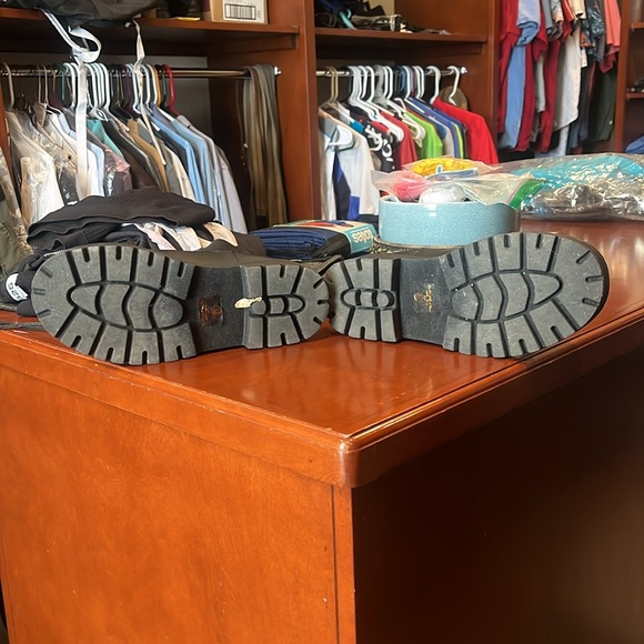 Black chunky slip on boots - Picture 2 of 4